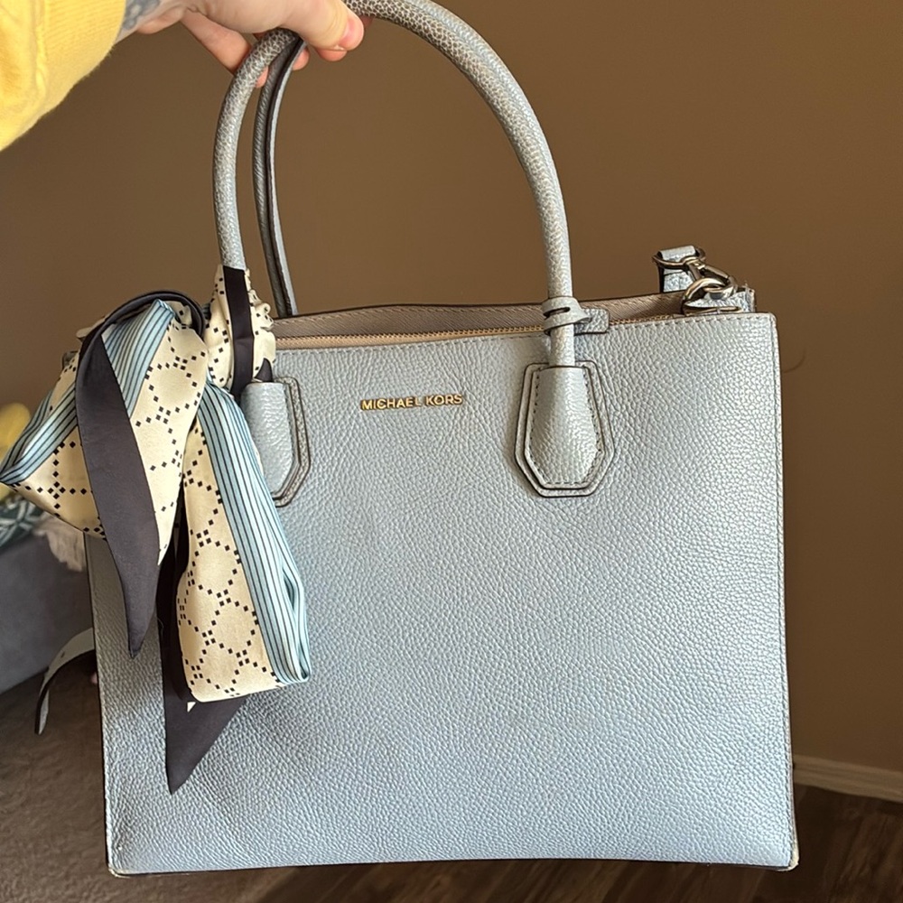 Michael Kors Large Mercer Tote in Blue Pebbled 💙 leather